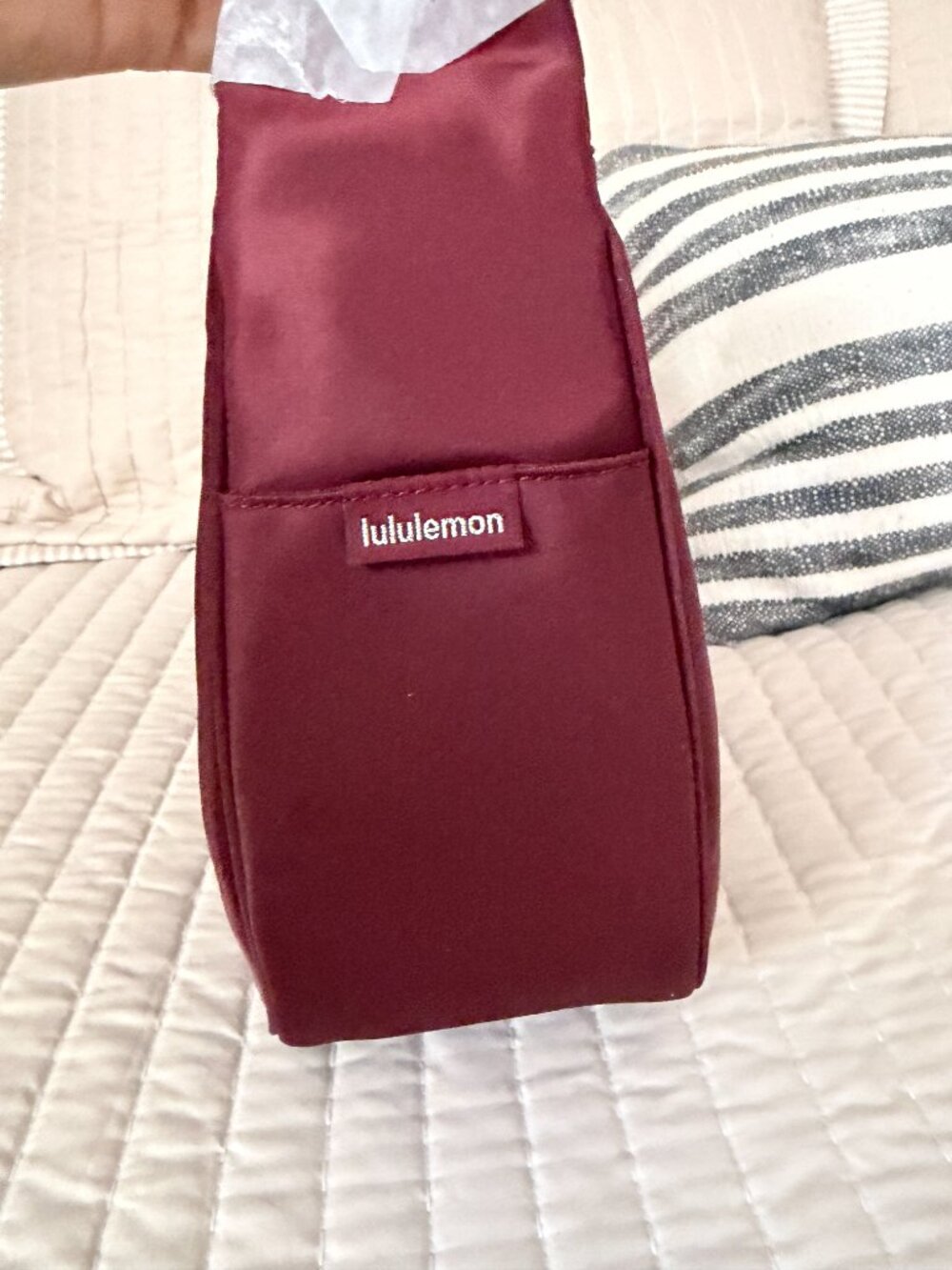 Lululemon Shoulder Bag - Burgundy 4L (New with Tags) - Picture 4 of 6